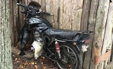 Хотів залишити собі: на Сарненщині спіймали викрадача мотоцикла