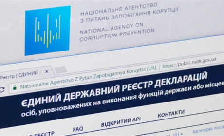 У деклараціях посадовців Хмельниччини порушення виявили у 33 з 46