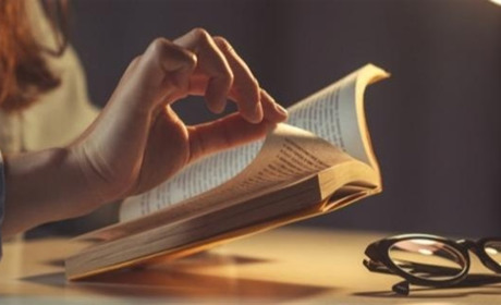 Звягелян закликають подарувати бібліотеці книгу українською — акція триватиме впродовж вересня