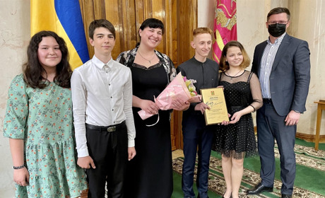Обдарованим учням Лозівської громади призначили стипендію "Надія Слобожанщини"