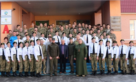 Учні ліцею у Володимирці прийняли присягу та отримали звання