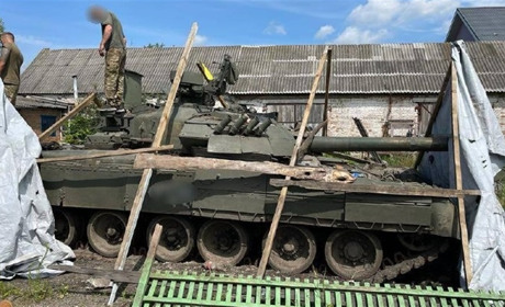 Російський танк Т-80, який під час окупації розстріляв лікарню, тепер буде допомагати ЗСУ