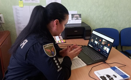Рухайся безпечно: поліцейський офіцер Білопільської громади спілкувалась із дітьми