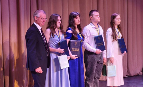 Сорок чотири медалісти, 200 балів на НМТ і стипендії: підсумки навчального року у Гадяцькій громаді