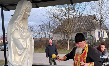 Новини воєнного часу. Старокостянтинівщина.Освятили скульптуру, "працюють" шахраї, вистава за донат