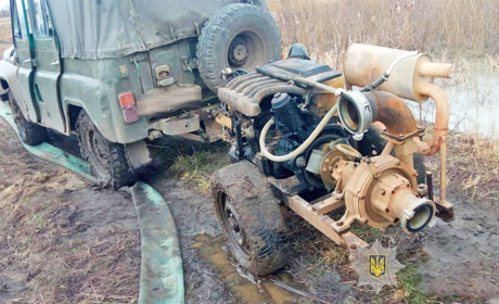 У Вараському районі поліцейські затримали нелегальних копачів бурштину
