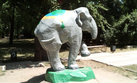 Біля «Слоника» клоуни наслідуватимуть мера