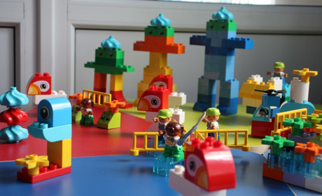 Дитсадки Покровська отримали набори LEGO