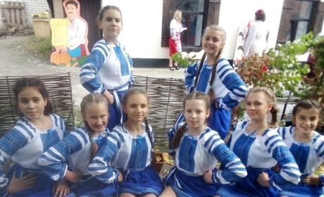 Танцювальний дитячий колектив з Нижніх Сірогоз: 3 роки на сцені і більше 20 танців у репертуарі