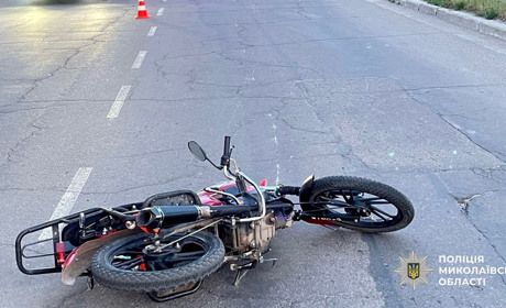 У Первомайську на Грушевського мотоцикліст збив неповнолітню пішохідку