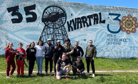 Від ремонту майданчиків до купівлі авто. Як «35 квартал Конотоп» допомагає місту та військовим