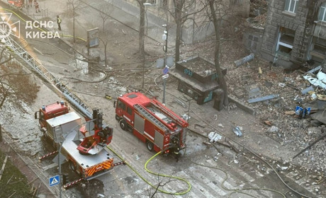 Унаслідок чергової ворожої атаки у столиці загинула жінка: рятувальна операція триває