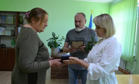 У Шостці матері полеглого Героя вручили «Комбатський хрест»