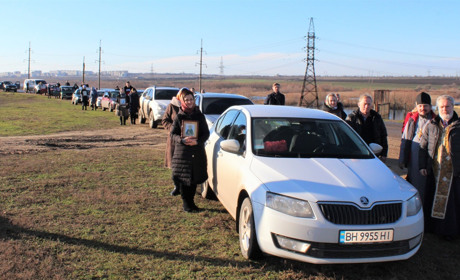 140 км на авто навколо семи сіл громади: новий рік за традицією розпочався у Біляївці хресною ходою