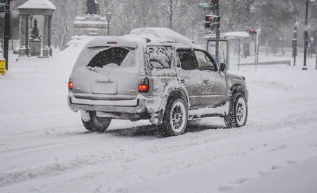 На Луганщині і Сватівщині оголосили другий рівень небезпеки через снігопади, хуртовини і ожеледицю