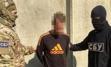 У Сватівському районі затримали бойовика, який брав участь у штурмі будівлі СБУ у Луганську