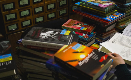 Які книжки отримала глухівська бібліотека? Огляд дорослих та дитячих новинок