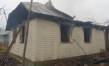 В Іванківцях згорів будинок. Деталі пожежі розповіли рятувальники