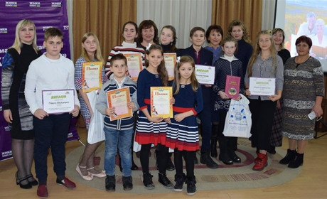 У Дніпропетровській обласній бібліотеці для дітей відбулося свято "Родина читає – Україна процвітає"