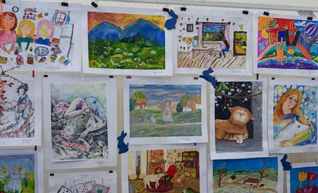 В Ізмаїлі відкрили виставку «Весна малює» в міському центрі культури ім. Петра Чакіра