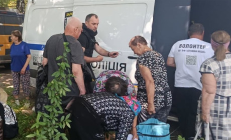 «Білі Янголи» евакуювали 12 жителів Куп’янського району з-під постійних обстрілів