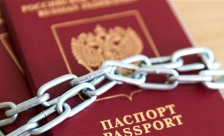 Бердянських лікарів, які не взяли російські паспорти, примушують офомлюватись на роботу як іноземці