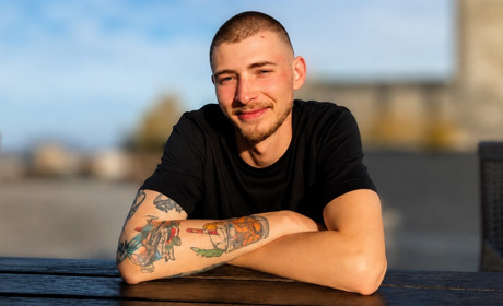 Історія кохання, вразливості та світла Олега Ярового, яку береже його дівчина
