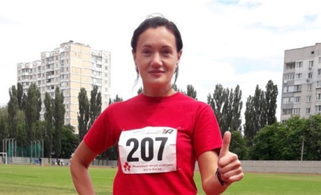 Ніжинська вчителька - чемпіонка Кубку України з легкої атлетики долучилася до благородної справи