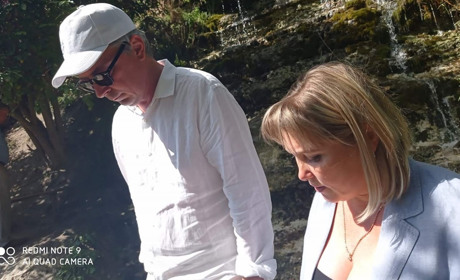 Міністр пив вино у Веселому