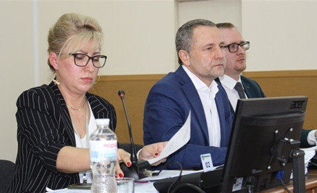 Уроки у Срібного Оленя, «мочилово в інтернеті» та інші перли: що було на сесії міськради у Херсоні