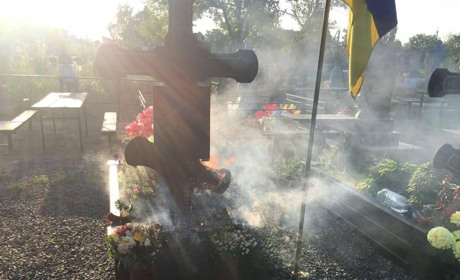 У Біляївці на Алеї Слави горіла могила загиблого воїна: що про це відомо