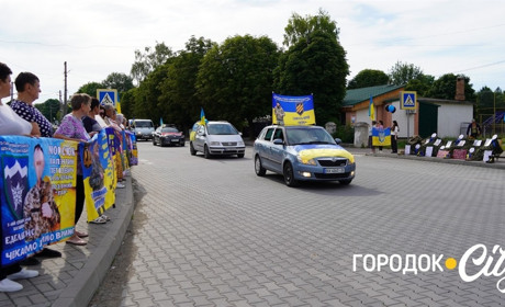 У Сатанові провели автопробіг на підтримку зниклих безвісти та полонених