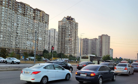 Ліміти за картками, нові податки та дорогий інтернет: зміни з 1 жовтня