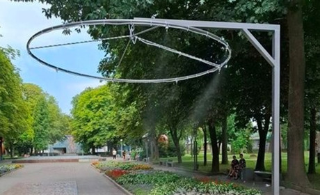 У Звягелі встановили освіжаючу водяну рамку