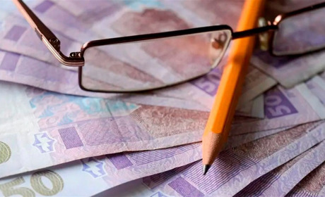 Зарплати, податки, бронювання, соцвиплати: що зміниться для українців з січня 2026 року