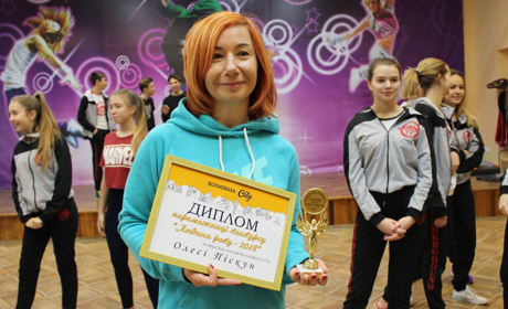 Переможниця конкурсу "Людина року у Волновасі" віддала гроші до дитячого реабілітаційного центру