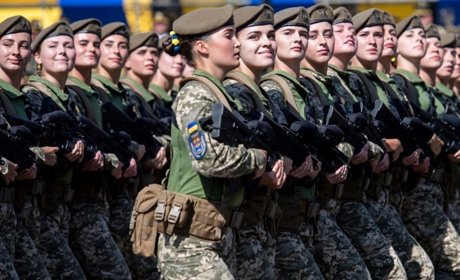 В Україні очікується катастрофічний спад народжуваності, в ЗСУ тестують жіночу форму: 27 грудня