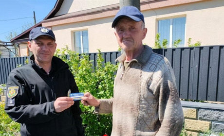 "Чужий в селі": дільничні офіцери Новограда просять подівомляти про чужинців