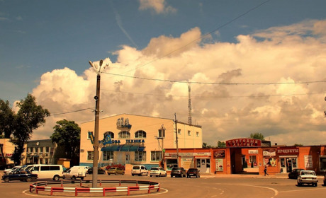 Зі світлофорами і без руху по колу: в центрі Біляївки скоро з’явиться нова транспортна розв’язка