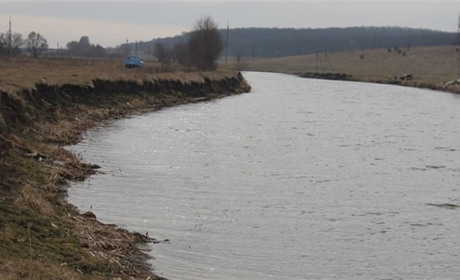 Над Бугом-рікою:  скло, пластикові пляшки, сміття і непотріб. Весняний фоторепортаж