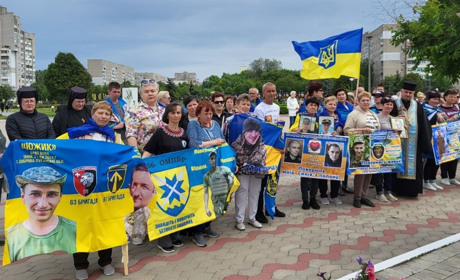 Герої не вмирають, вони продовжують жити в наших серцях