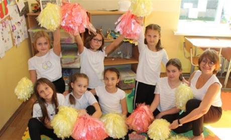 У шосткинській школі втілюють в життя проєкт з чирлідингу і збирають гроші на його реалізацію