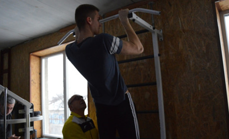 Якій команді вдалося повернути кубок турніру: у Сватовому пройшли змагання з силових видів спорту