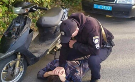 Глухівчанин, якого суд позбавив водійських прав на 10 років, шість разів попався за кермом мопеду