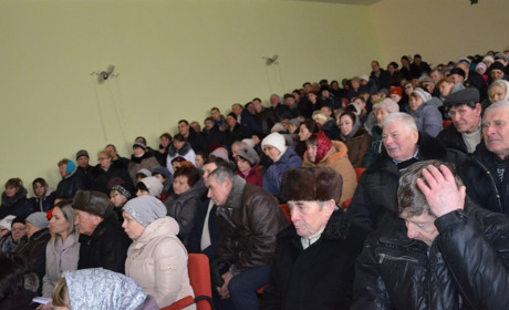 Чому збори у Мирному відтермінували прийняття рішення про об'єднання на місяць?
