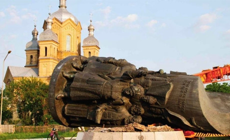 Кабмін вилучив з реєстру пам’яток місце, де відбувалася Переяславська рада