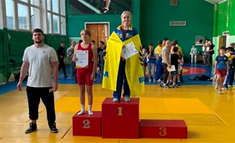 Барська борчиня Надія Рибак виборола першість на чемпіонаті області