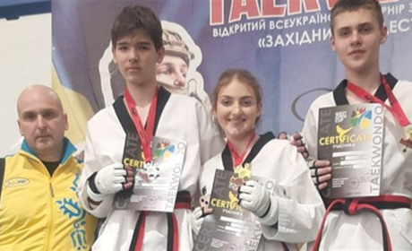 "Західний п'єдестал " та чемпіонат України серед юніорів: старокостянтинівські тхеквондисти перші