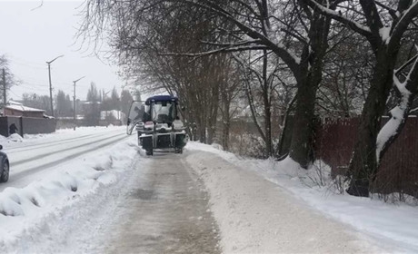 ХТО І ДЕ ПРИБИРАЄ У МІСТІ СНІГ