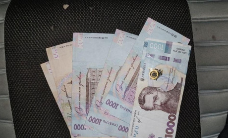 20 тисяч гривень пропонував нетверезий водій поліцейським на Кременеччині